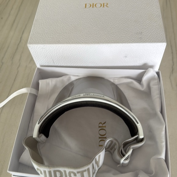 Christian Dior visor - Picture 2 of 2